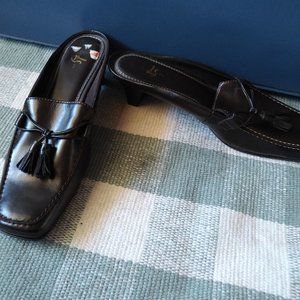 Life Stride brown Leather Mules